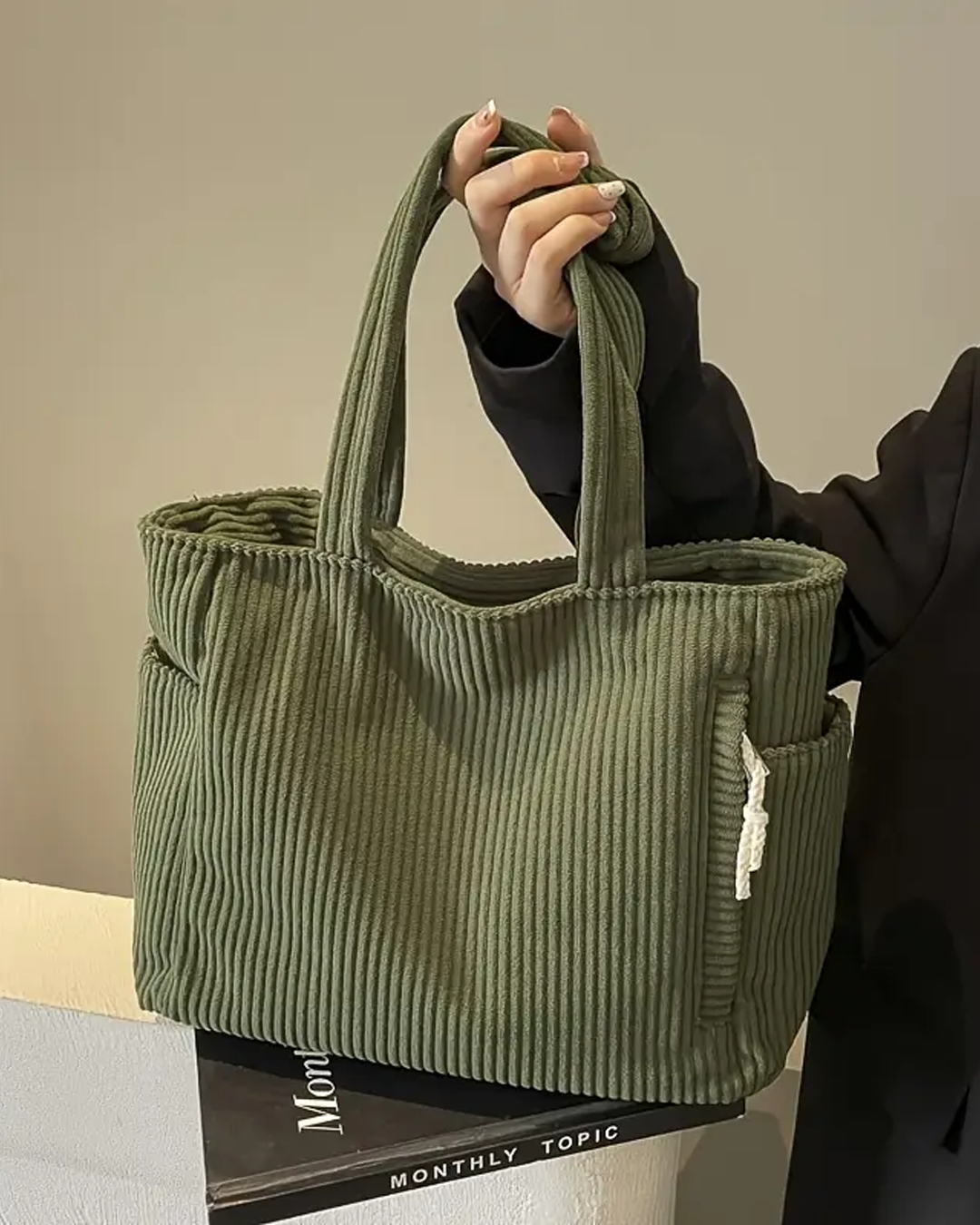 Elva™ | Räfflad Axelväska med Snördetalj