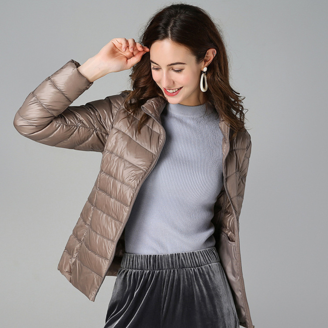 Elva Stockholm™ | Ultralätt Jacka med Vita Ankorfjädrar – Nya färger