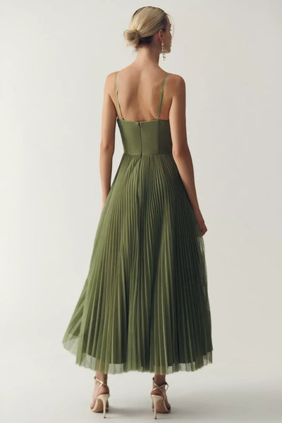 Elva™ | Modern Elegant Klänning med Öppen Rygg
