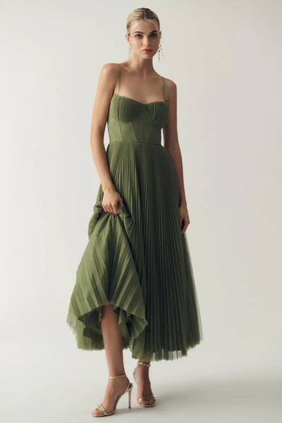 Elva™ | Modern Elegant Klänning med Öppen Rygg